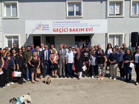 Büyükşehir Sokak Hayvanları Bakımevi’ne yeni araçlar alındı, gönüllülere mama dağıtıldı